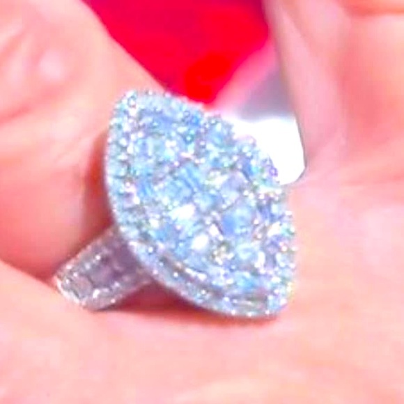 Jewelry - 💎 Elegant 1 Carat 10k White Gold Women's Baguette & Round Diamond Ring size 6 💍